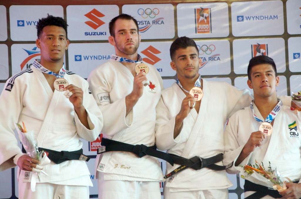 Medickson del Orbe, junto al campeón Antoine Valois-Fortier, de Canadá, y los medallistas de bronce Eduardo Santos, de Brasil, y Adrián Gandía, de Puerto Rico.