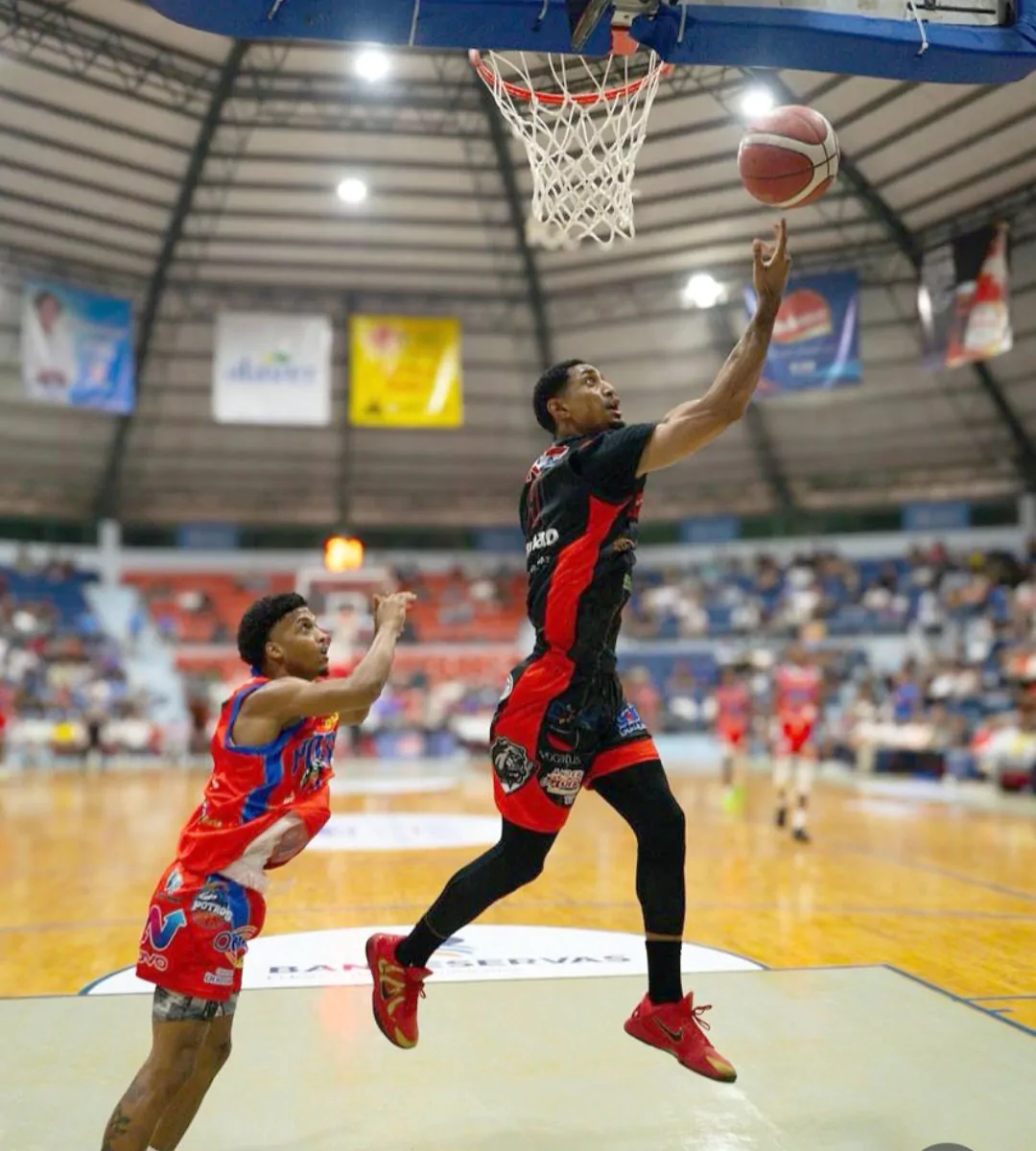 Manolitoenelplay:: Solano y Martínez se combinan con 58 puntos para la  victoria de La Villa en TBS La Vega.